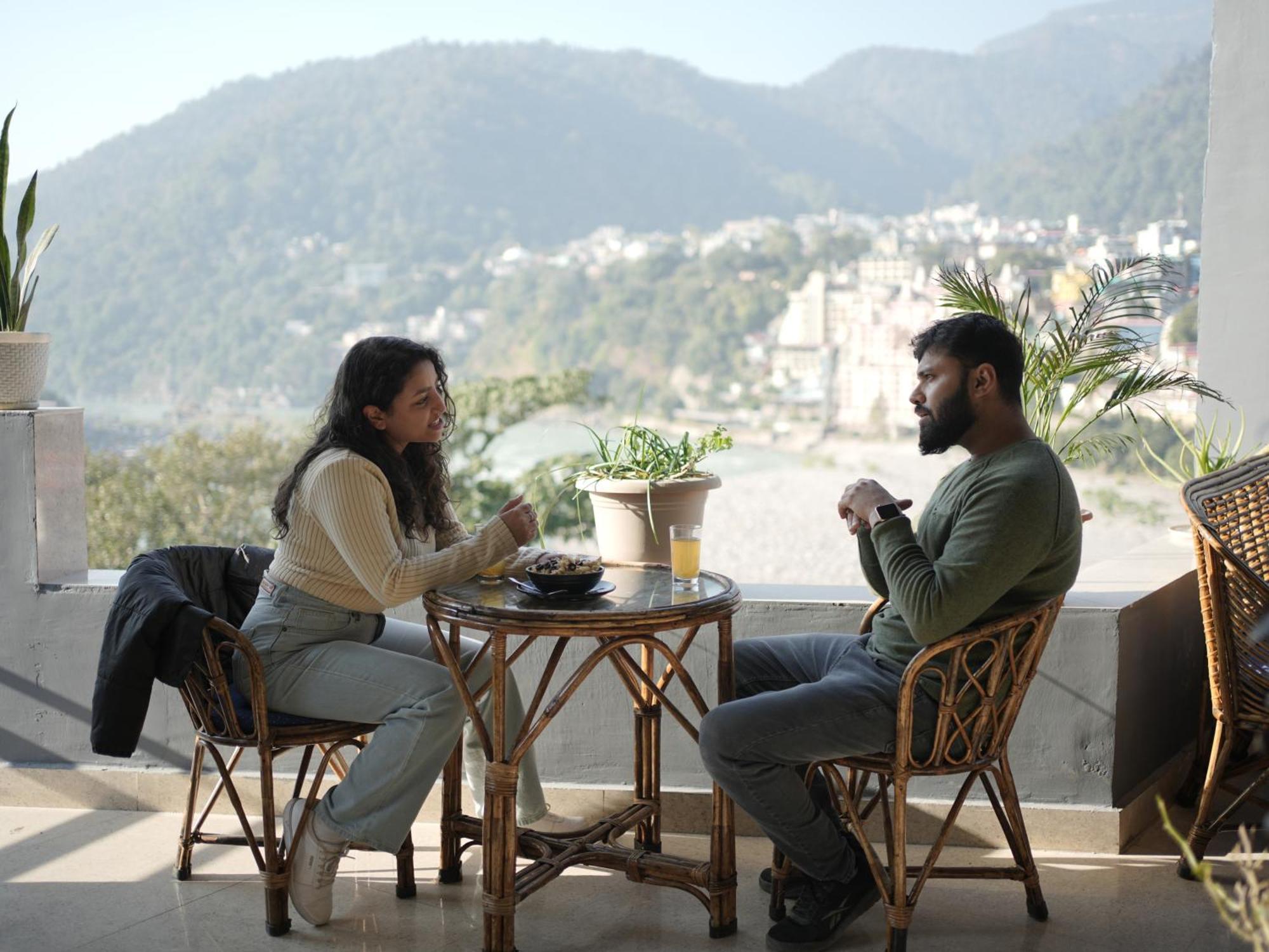 Skyard Rishikesh, Laxman Jhula Hostel Buitenkant foto