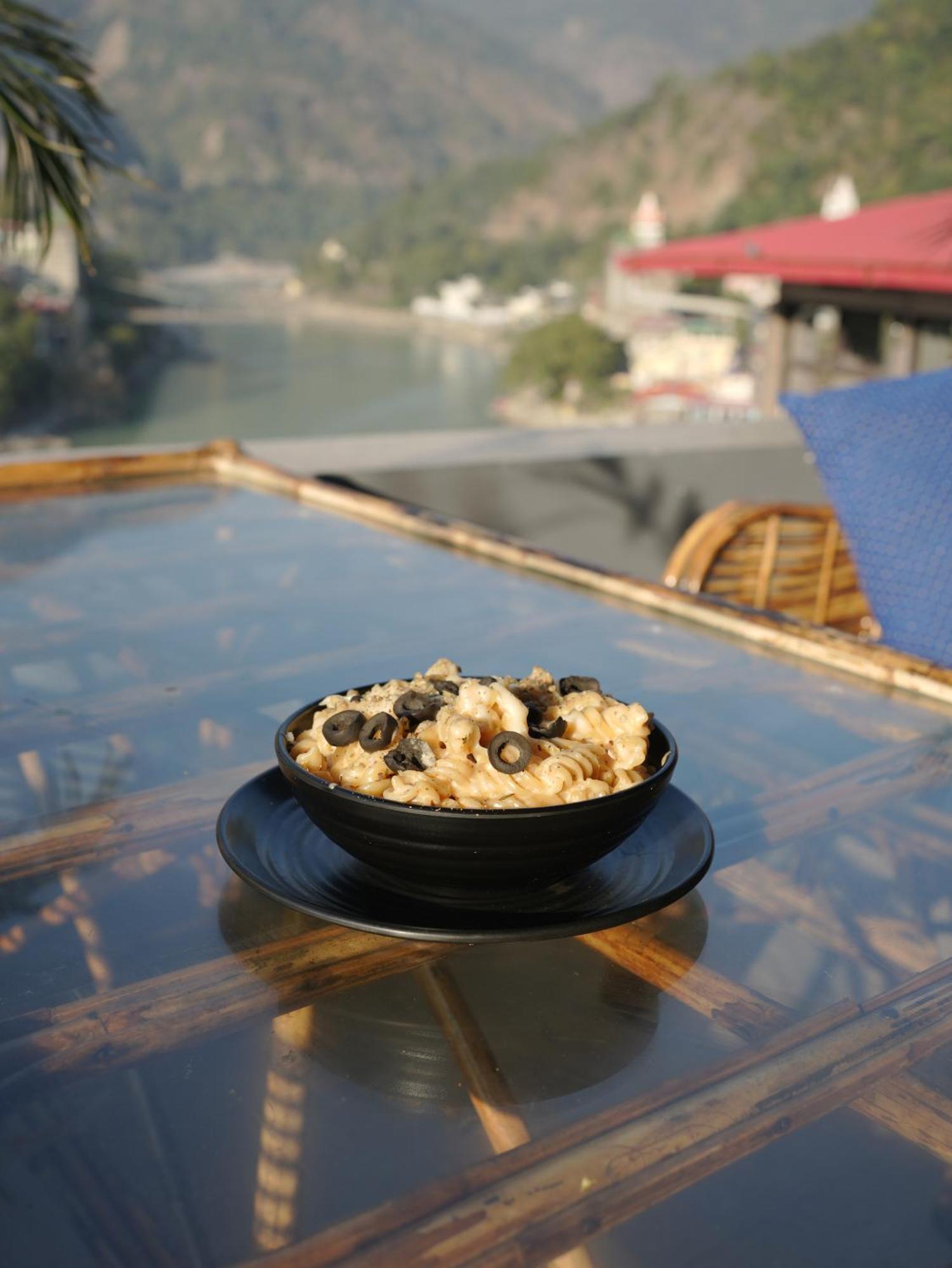 Skyard Rishikesh, Laxman Jhula Hostel Buitenkant foto