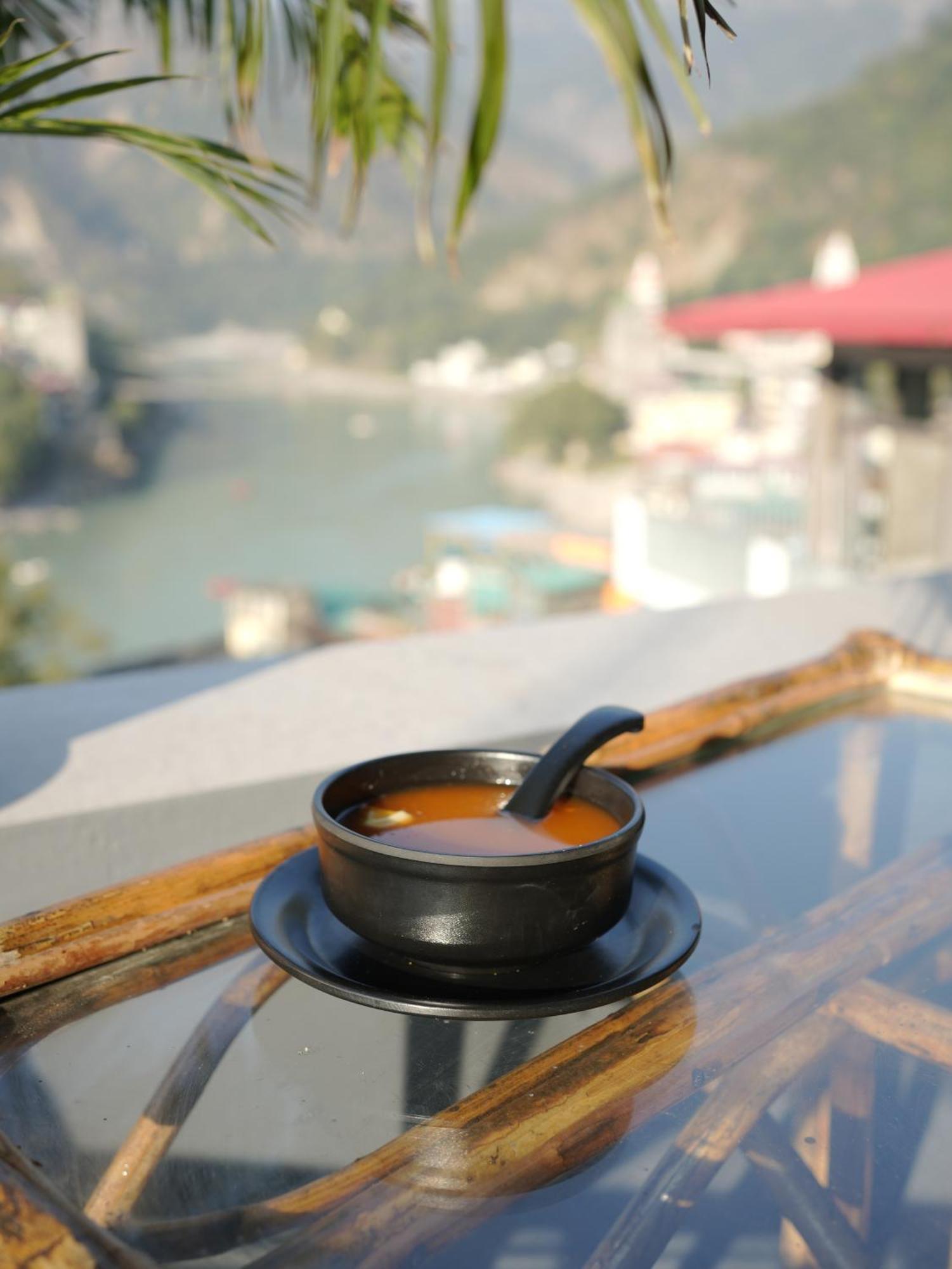 Skyard Rishikesh, Laxman Jhula Hostel Buitenkant foto