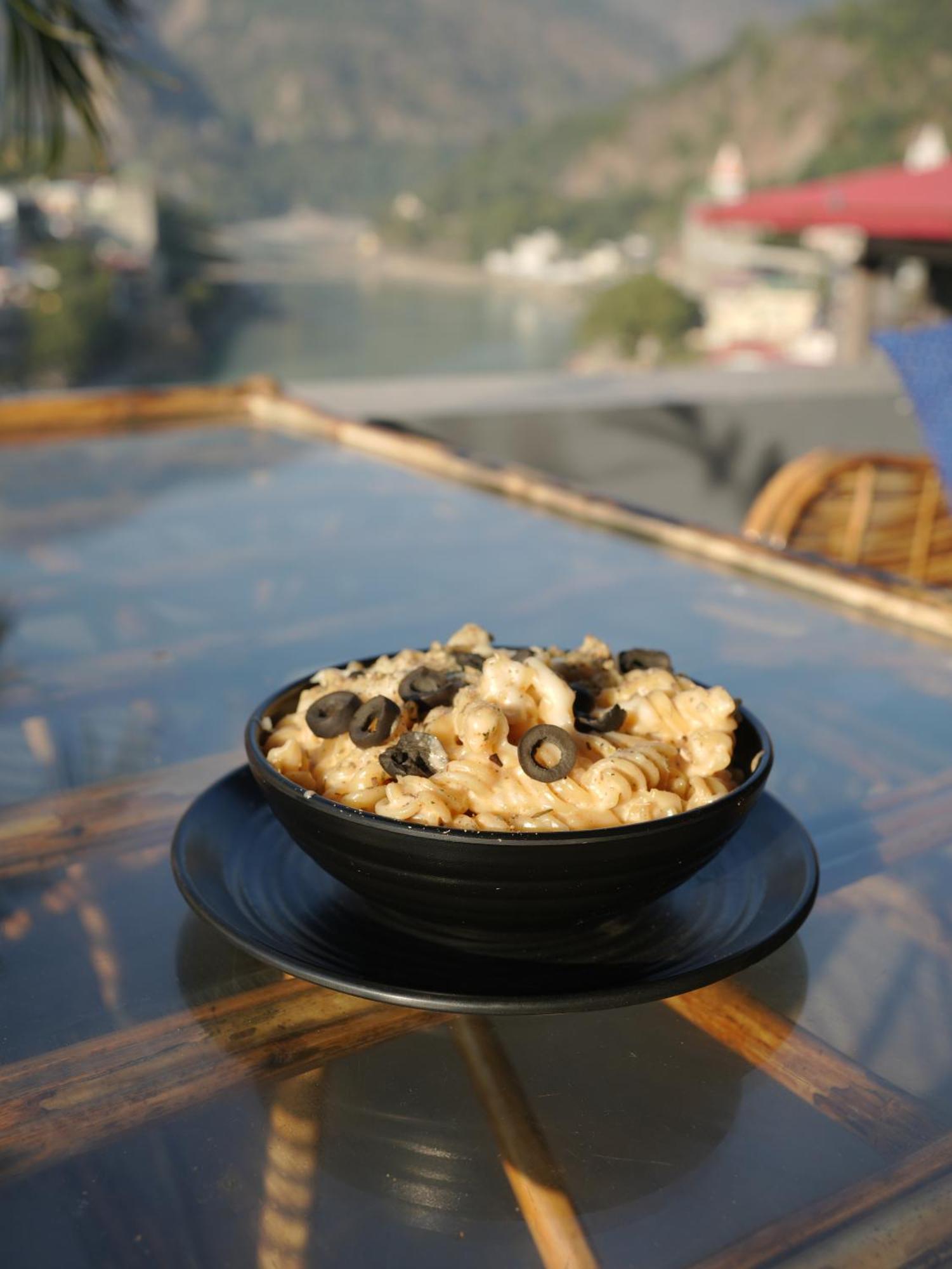 Skyard Rishikesh, Laxman Jhula Hostel Buitenkant foto
