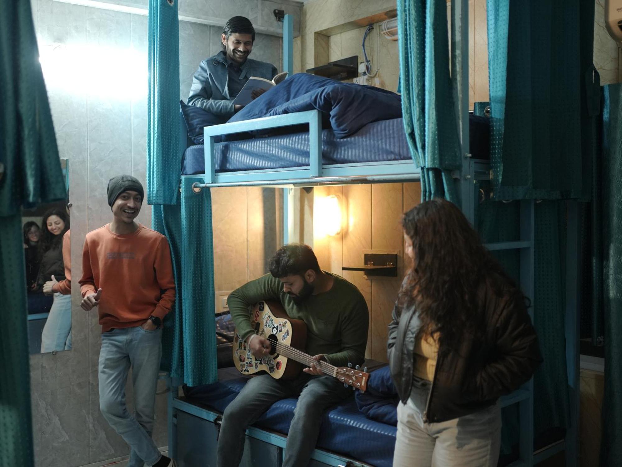 Skyard Rishikesh, Laxman Jhula Hostel Buitenkant foto