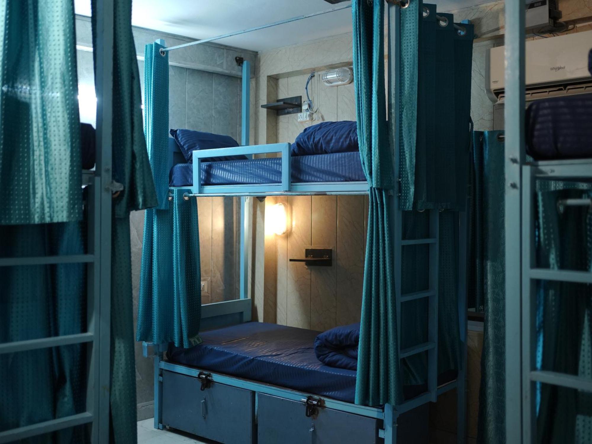 Skyard Rishikesh, Laxman Jhula Hostel Buitenkant foto