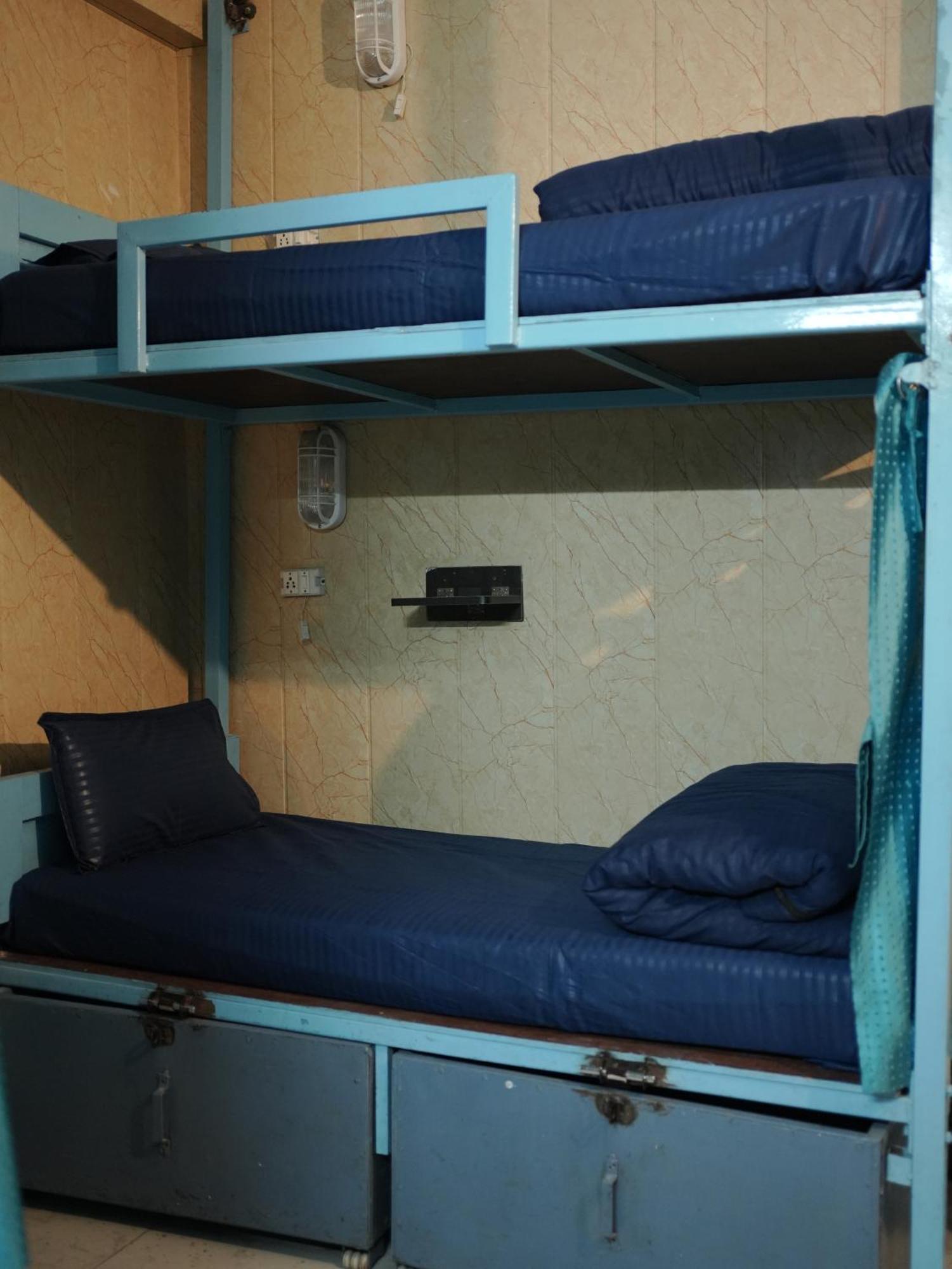 Skyard Rishikesh, Laxman Jhula Hostel Buitenkant foto