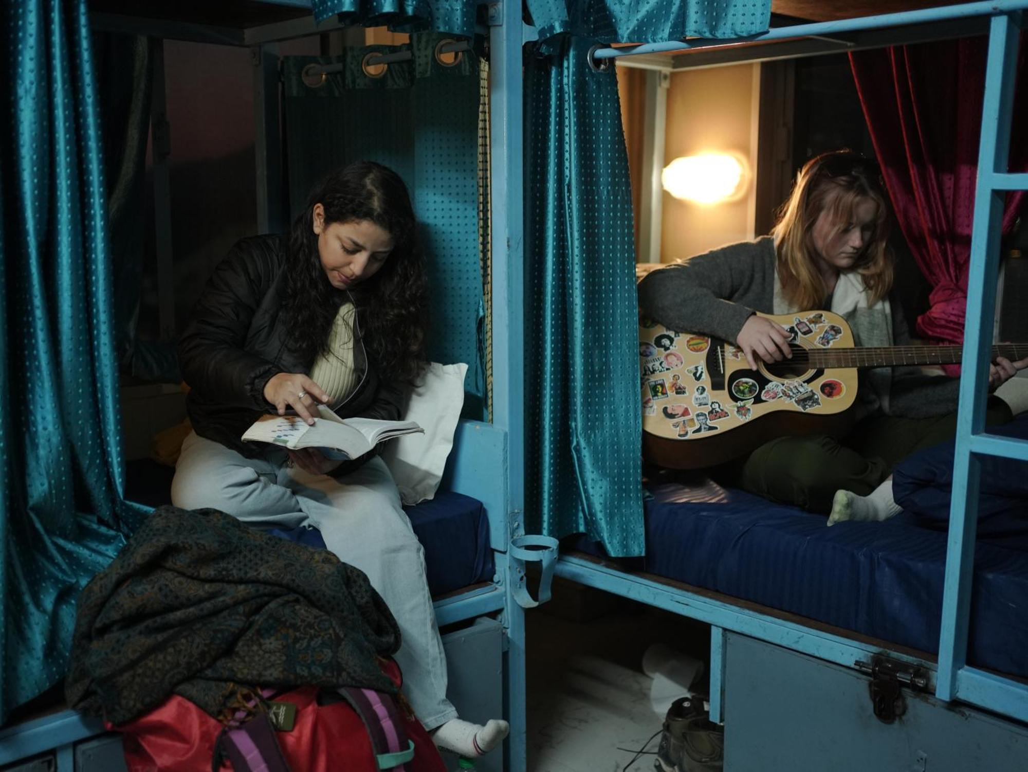 Skyard Rishikesh, Laxman Jhula Hostel Buitenkant foto