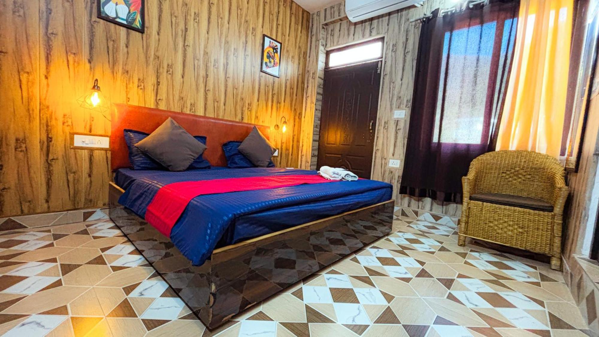 Skyard Rishikesh, Laxman Jhula Hostel Buitenkant foto