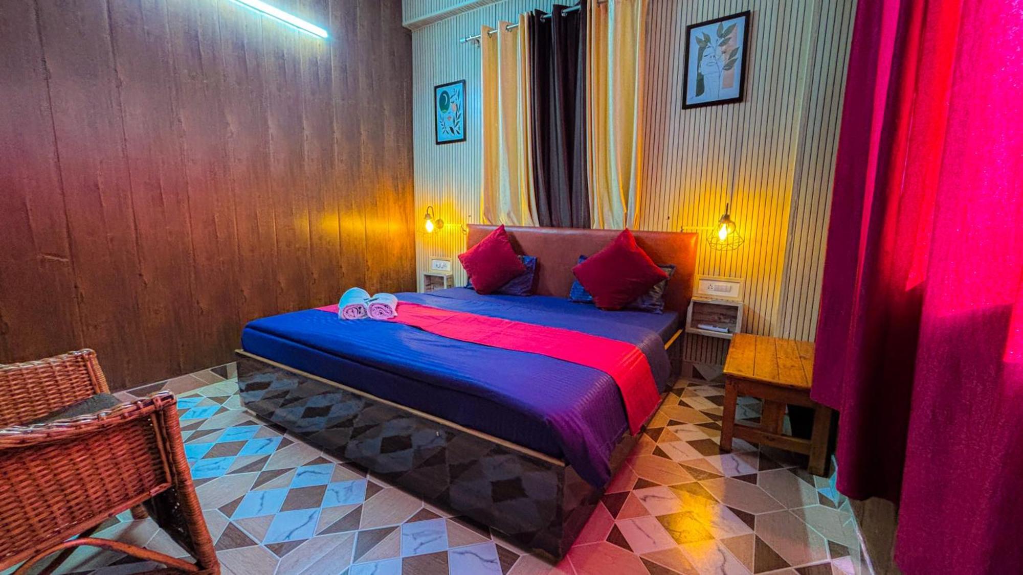 Skyard Rishikesh, Laxman Jhula Hostel Buitenkant foto