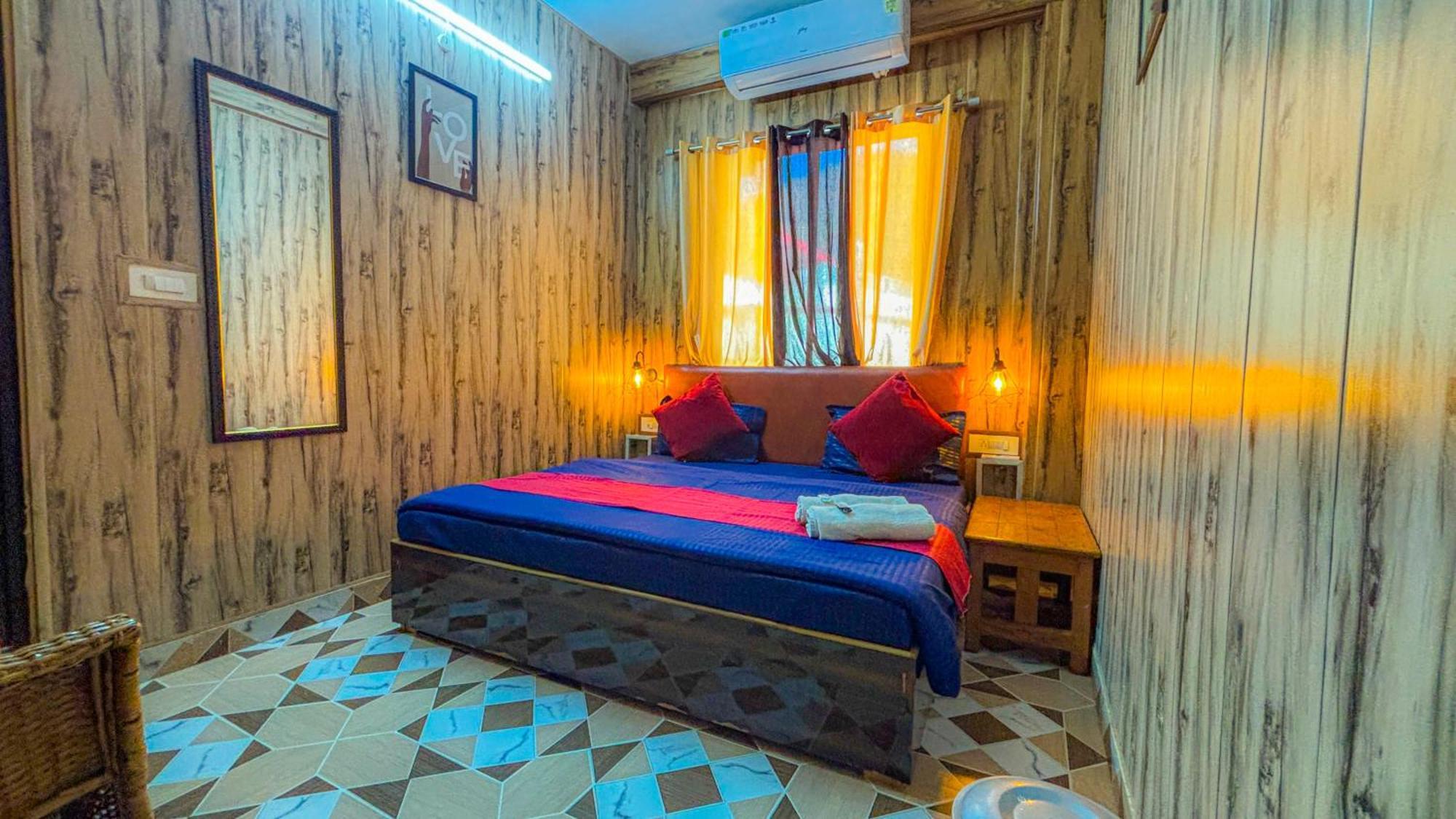 Skyard Rishikesh, Laxman Jhula Hostel Buitenkant foto