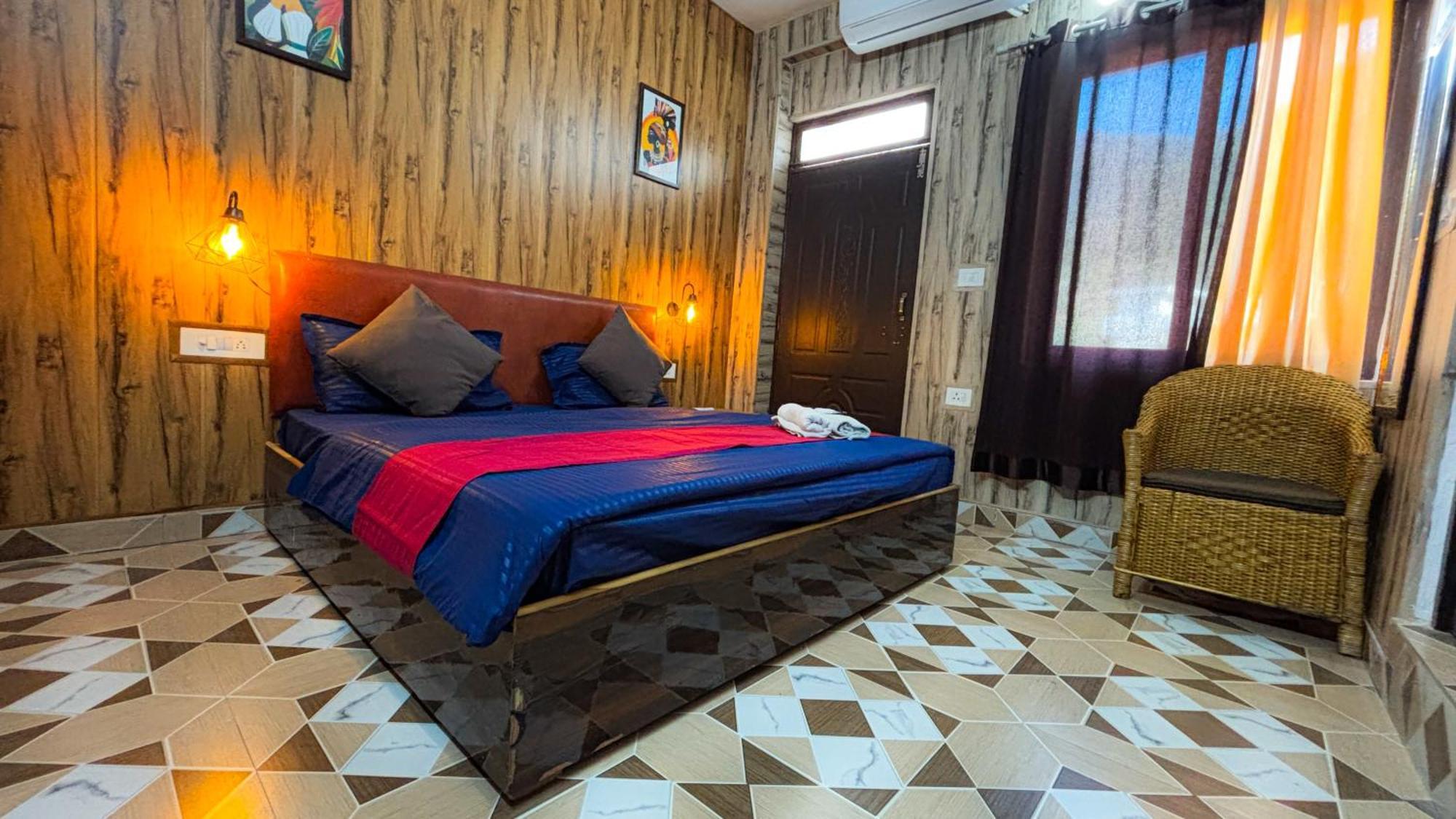 Skyard Rishikesh, Laxman Jhula Hostel Buitenkant foto