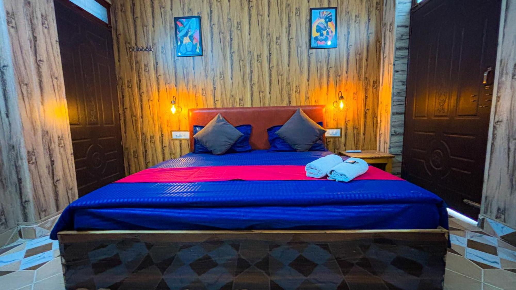 Skyard Rishikesh, Laxman Jhula Hostel Buitenkant foto