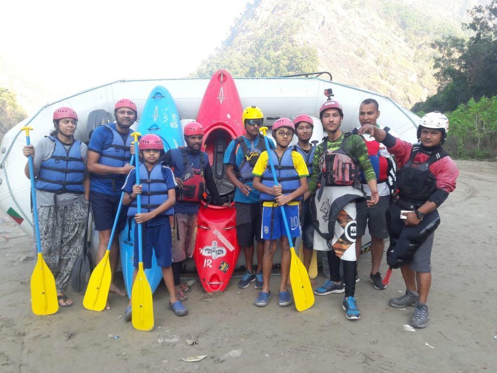 Skyard Rishikesh, Laxman Jhula Hostel Buitenkant foto