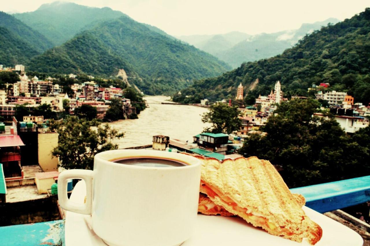 Skyard Rishikesh, Laxman Jhula Hostel Buitenkant foto