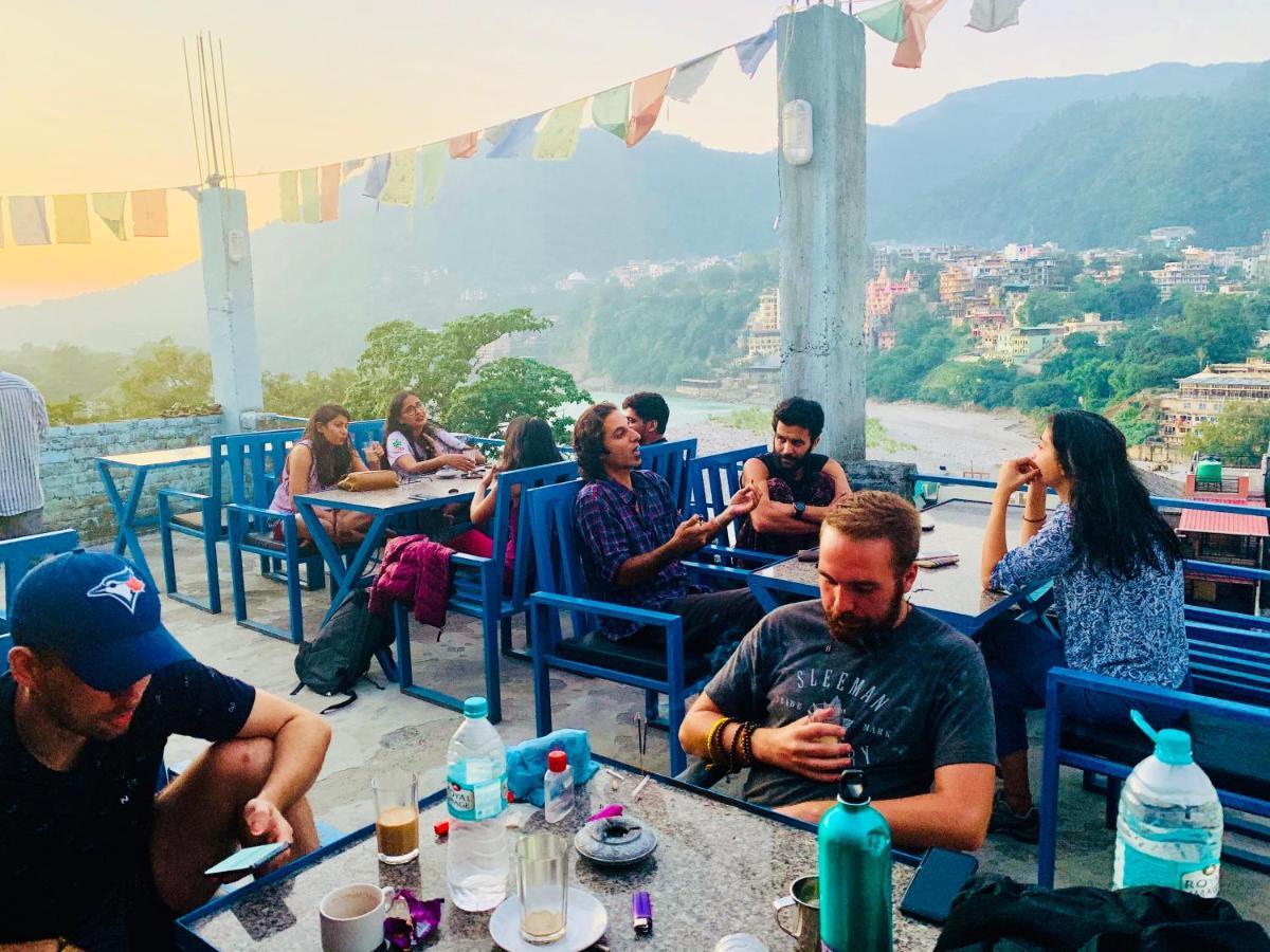 Skyard Rishikesh, Laxman Jhula Hostel Buitenkant foto