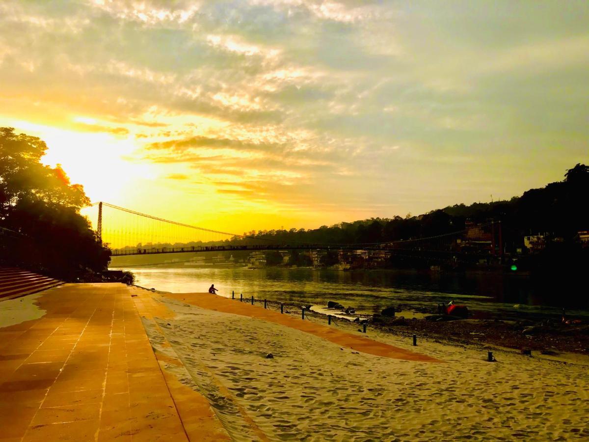 Skyard Rishikesh, Laxman Jhula Hostel Buitenkant foto