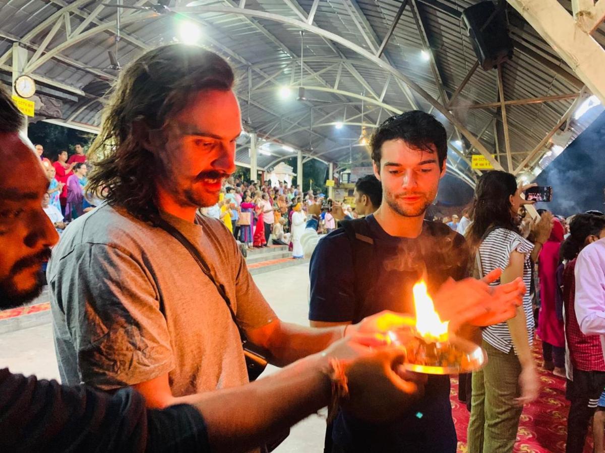 Skyard Rishikesh, Laxman Jhula Hostel Buitenkant foto